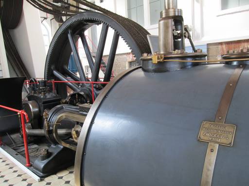 Teilbereich der sich im Werdauer Heimatmuseum befindlichen Dampfmaschine.
