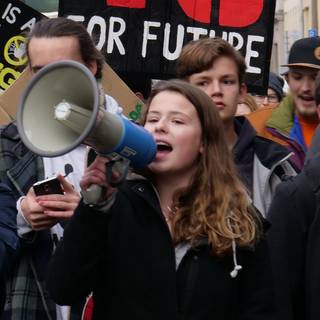 Die Klimaaktivistin Luisa Neubauer auf einer Demonstration