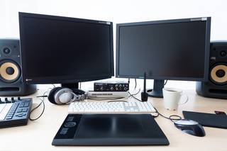 https://pixabay.com/photos/computer-workplace-keyboard-414059/