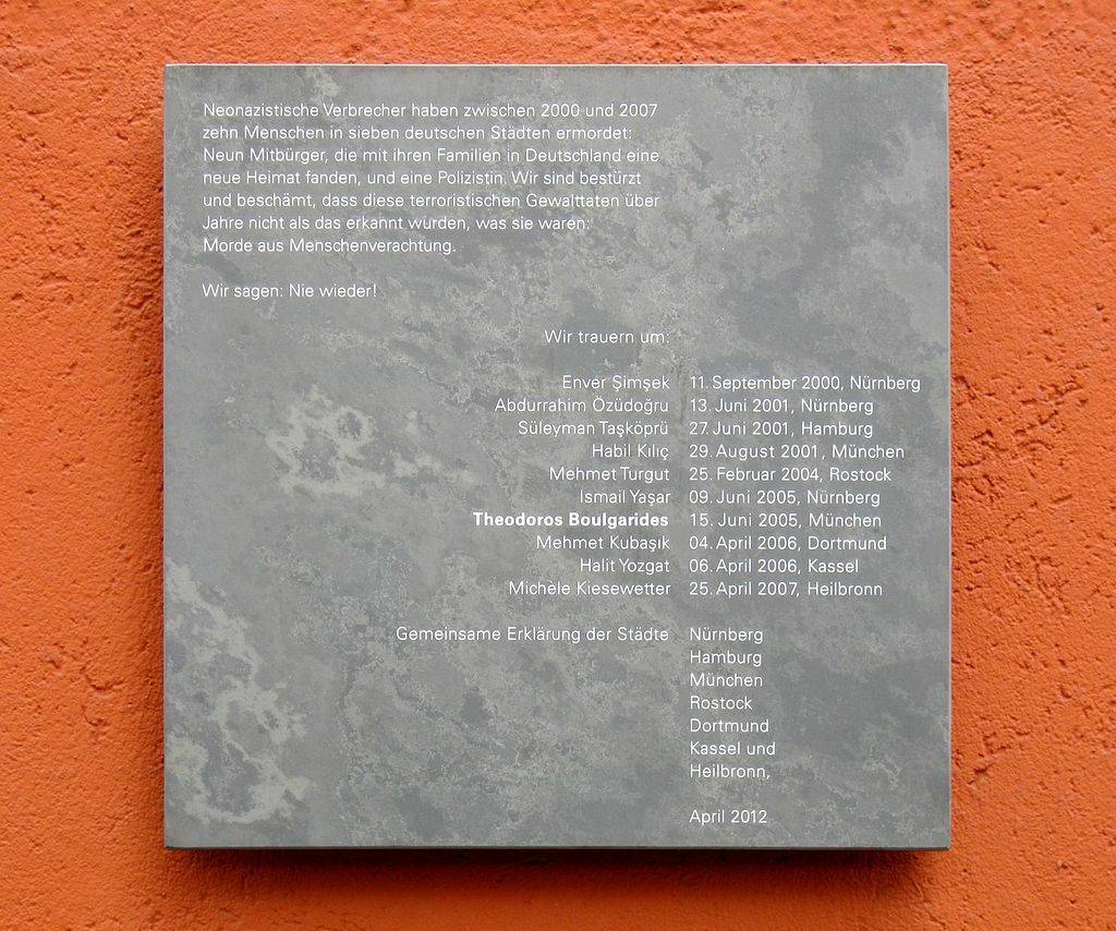 Gedenktafel für das Opfer des NSU Theodoros Boulgarides in der Trappentreustrasse in München