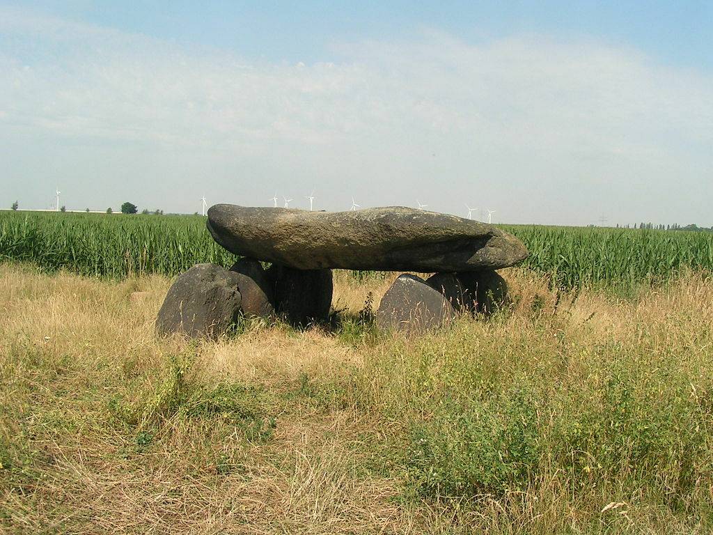 Ein Großsteingrab in der Nähe von Drosa