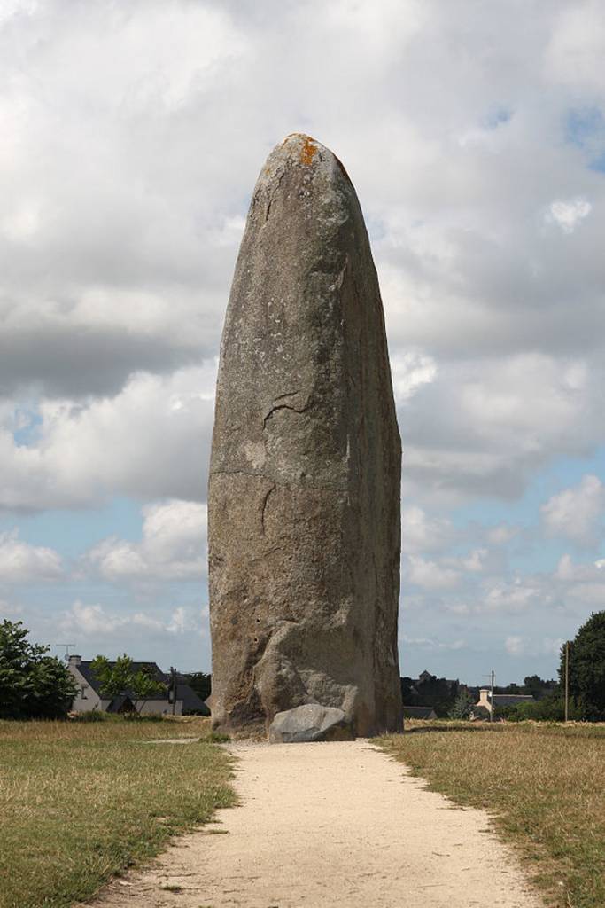 Le Menhir de Champ-Dolent, le plus grand de Bretagne (Taille 10 m).
